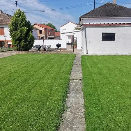 Hébergement de vacances Maison Avec Jardin Proche Europa-park Rulantica Strasbourg Colmar *